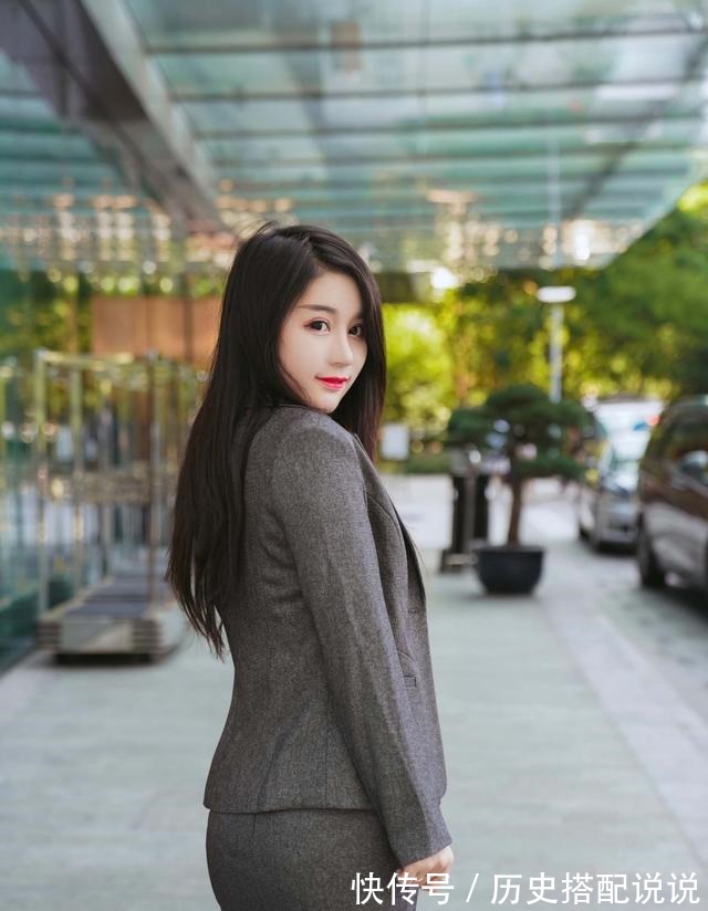 穿搭 极简的西装套装穿搭却一样不失优雅感，让你瞬间女人味十足！