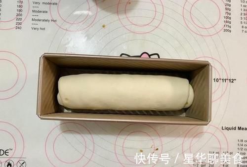 松软的面包体与丰富馅心让人欲罢不能，而且做法超简单，新手快学