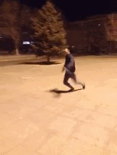 |搞笑GIF：妹子这恩爱秀的，真是让人措手不及啊