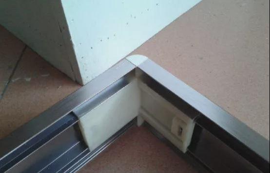 工序|安装踢脚线时，要做好这“三道工序”，不然住着住着就掉下来了