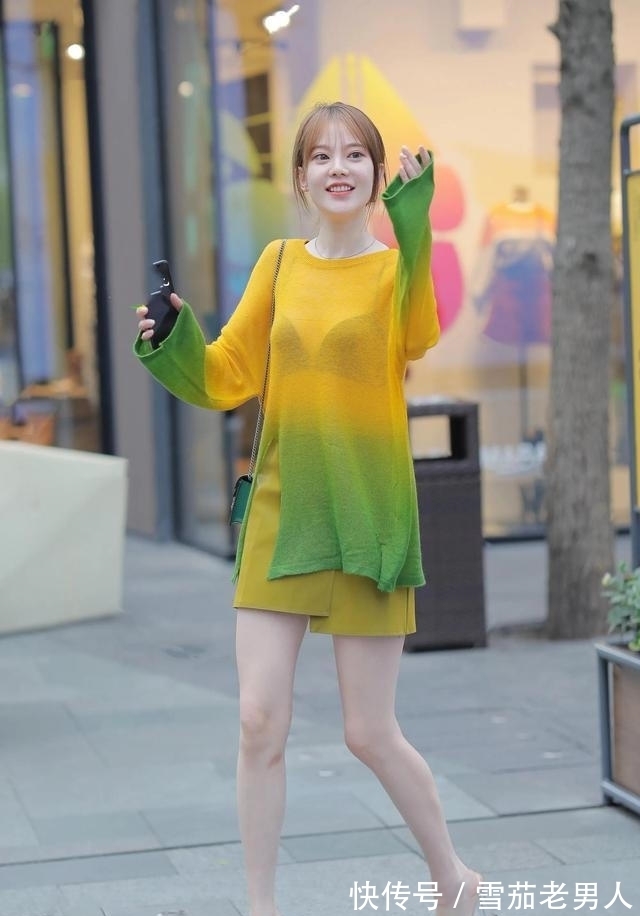 街拍|街拍:短裙穿搭的小姐姐们