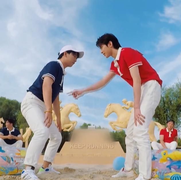 镜头 蔡徐坤为了能赢“作弊”当镜头扫到他的腿,网友太明目张胆了