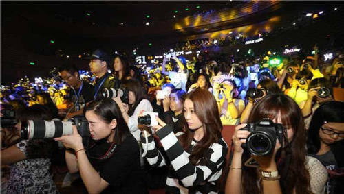 單身漢|橫店20萬群演的現狀:為成名美女“泛濫成災”,懶漢和光棍的天堂