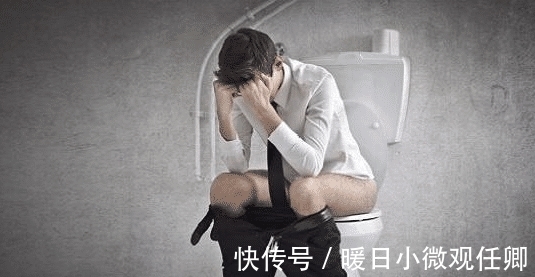 恐惧性|早晨上厕所时, 若发现这2种迹象, 可能“癌细胞”想近身, 别大意