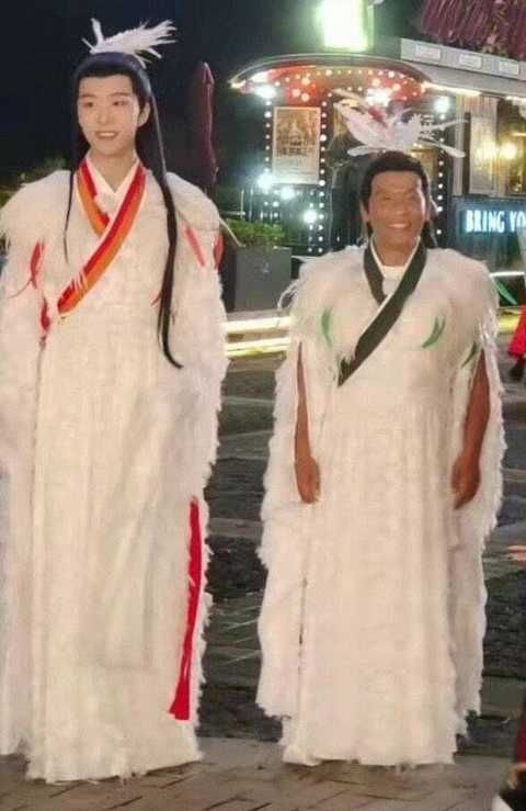 39岁贾玲再次胖出天际,脖子三层肉,长裙遮不住粗腿,担心她的健康