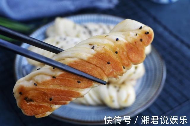 花卷别总去蒸,换种方式煎一煎,香脆有嚼劲