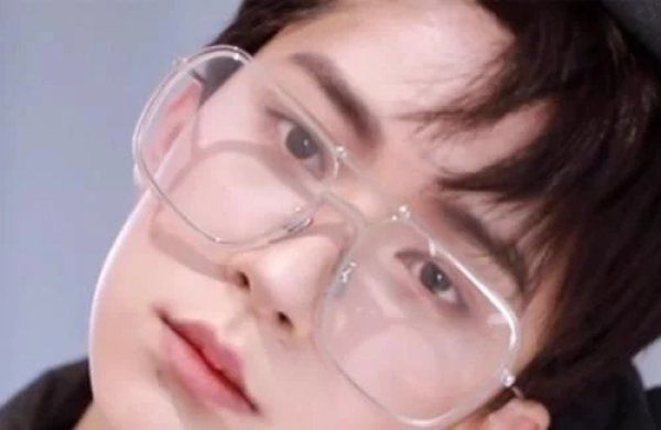 |小姐姐仿妆“易烊千玺”,开始别搞笑了,最后请带妆见我