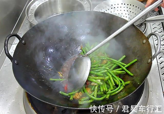 五花肉|厨师长炒的长豆角一周都吃不腻,脆嫩入味又下饭,学会自己在家做