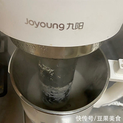 自从学会核桃仁豆浆,我就不想再吃外卖了