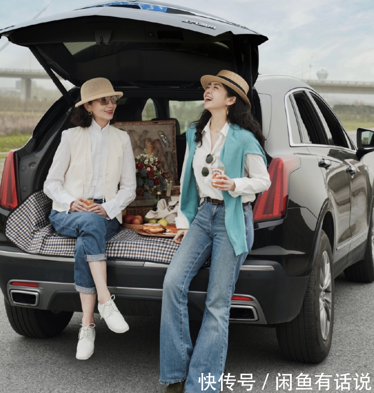 女人|女人上了年纪,出游时别穿得太花哨,试试这么搭,时髦高级更上照