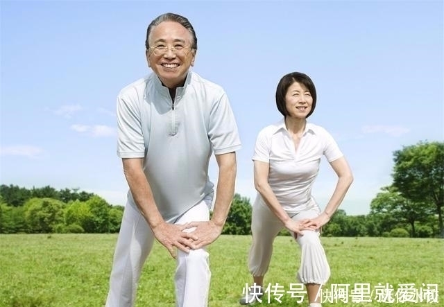 深蹲|注意：这3种运动，可能在给膝关节“减寿”，尽量少做点