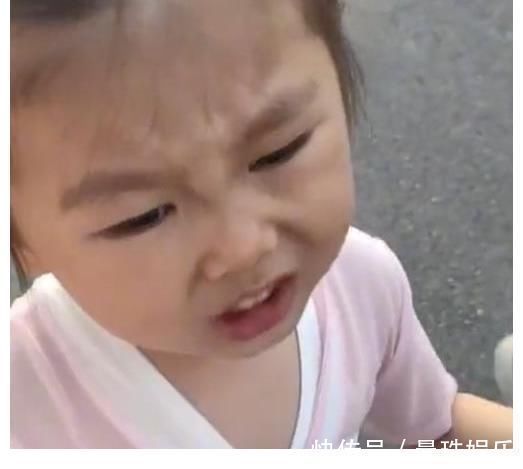 小萌娃|萌娃劝妈妈好好说话别打爸爸,妈妈一句反问,萌娃瞬间怂了