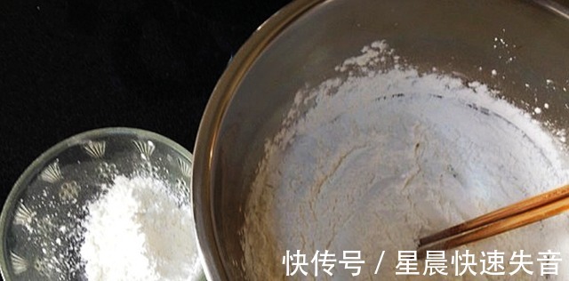 汤汁|面片鸡的做法，软糯粘牙，能当主食，又能当配菜，汤汁拌饭香！