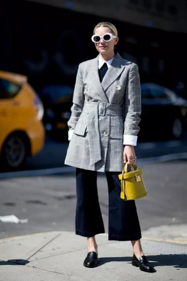 阔腿裤 别再穿高跟鞋了,现在流行''一脚蹬'',搭配阔腿裤,时髦舒适还显高