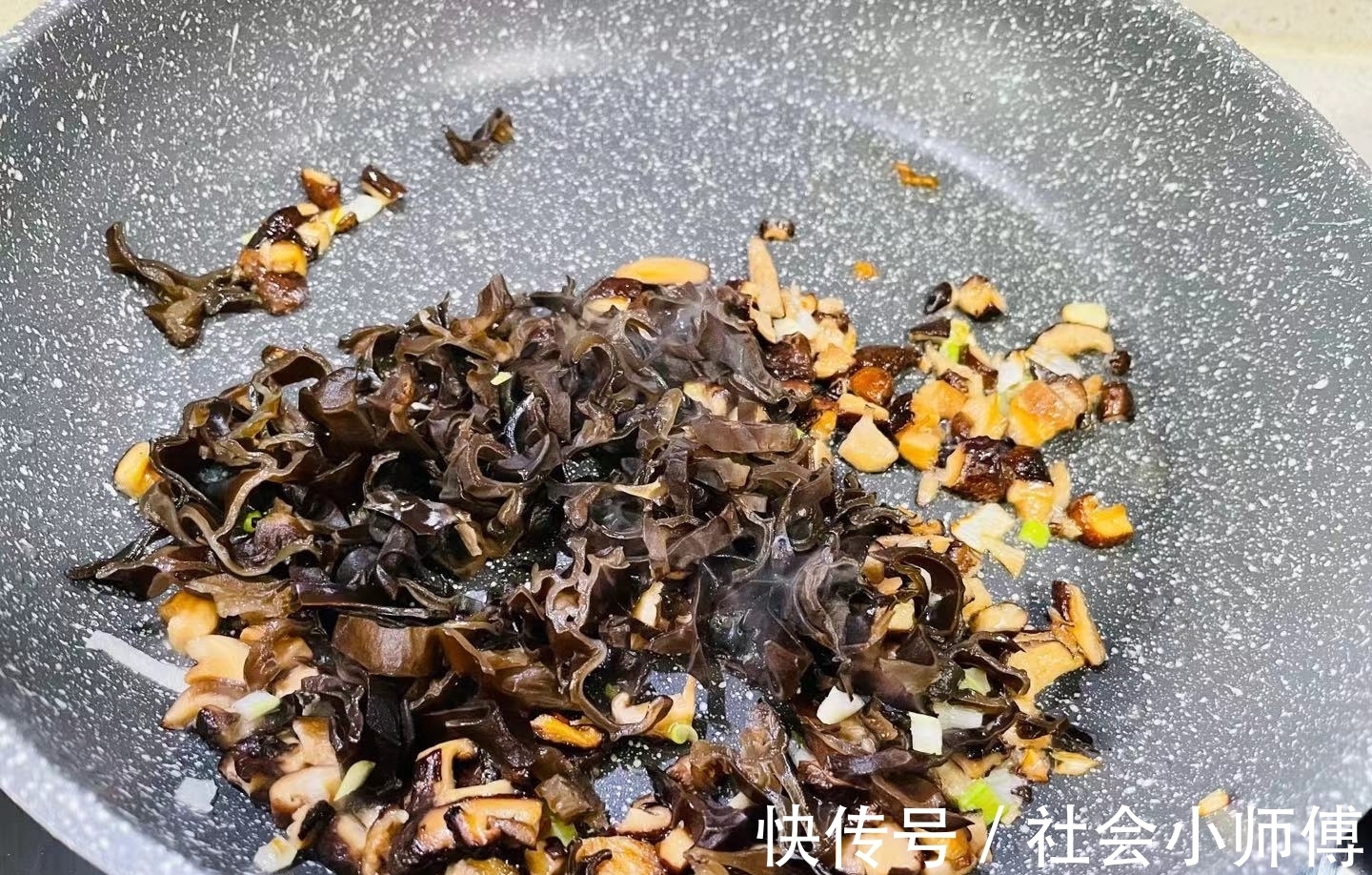 豆腐|不知道早餐吃什么好？教你做懒人版豆腐脑，简单3步，细腻好吃