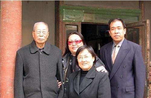 弟弟|溥仪一生没有子嗣，亲弟弟却连生三子，儿女皆成为国家栋梁