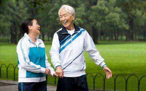 血液浓稠的话身体会有5个表现，坚持4件事，清除血管垃圾