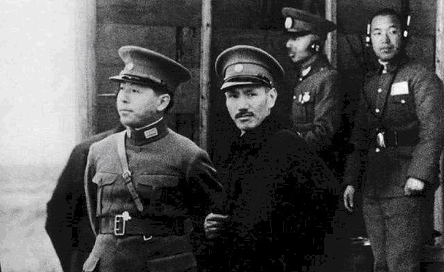 东北地区|东北军实力强大，张学良为啥弃守东北？晚年的他道出背后隐情