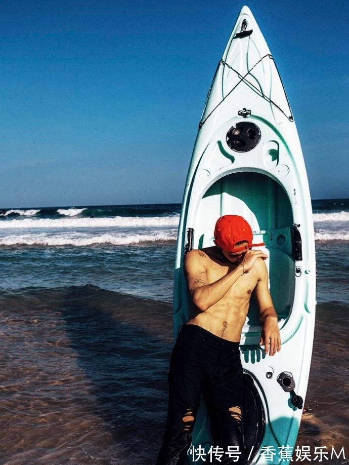 健身房|31岁的平面模特,络腮胡尽显男性魅力,撸铁打造满身肌肉帅气逼人!