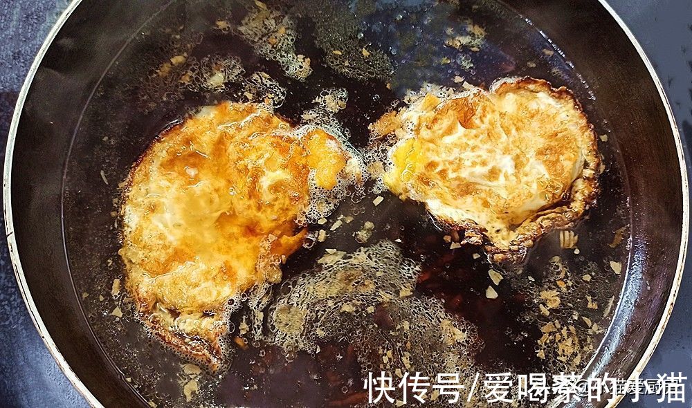 教你好吃的懒人煎蛋焖面,10分钟搞定,一个星期吃几天都不腻