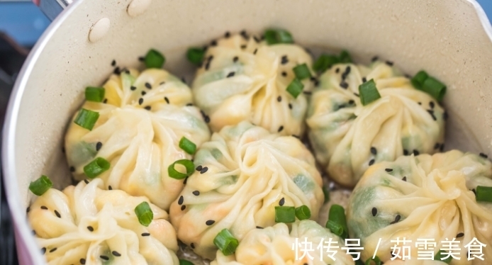 小笼包|跟我学做包子，无需和面擀皮，半小时搞定，外焦里嫩，比小笼包好