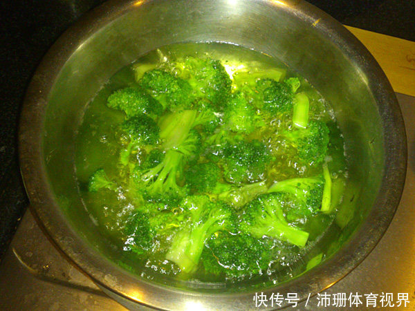 营养|西兰花和”它“一起拌,清淡爽口,营养丰富,孕妇多食用也好