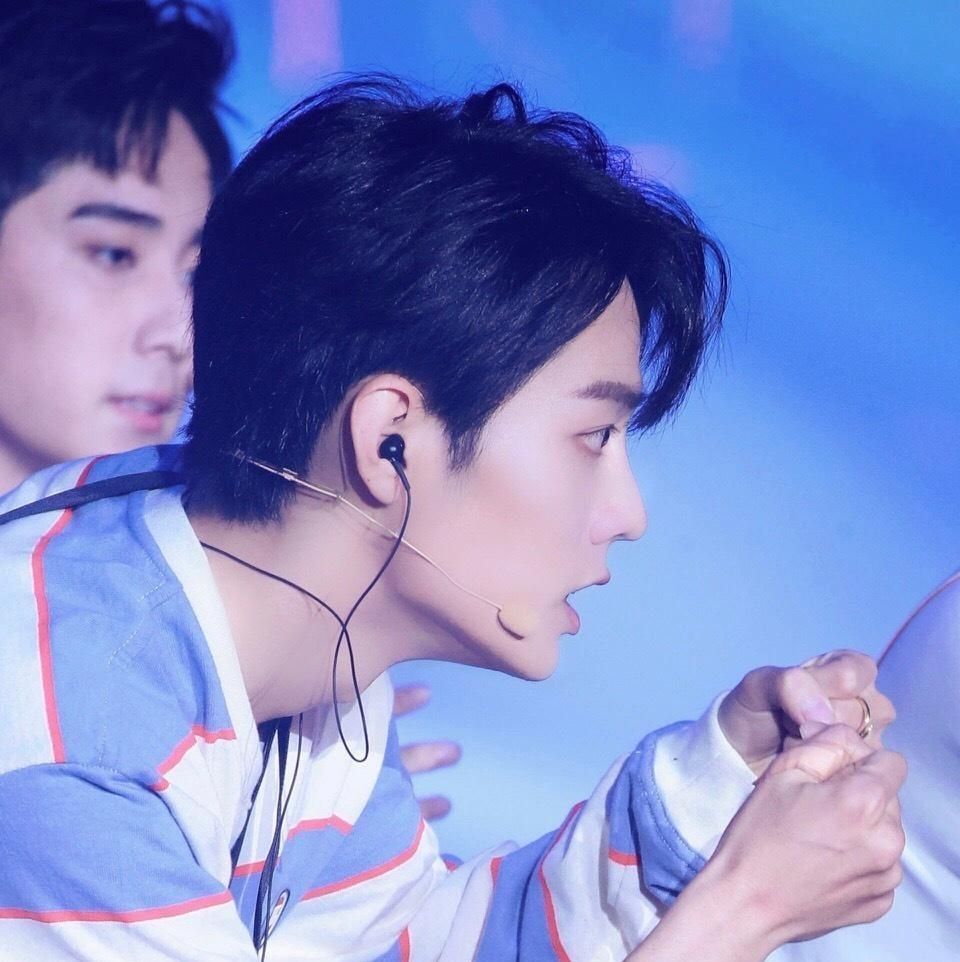 肖战的商品份额飙升,上升了20个百分点,排名第一,反映出一个问题