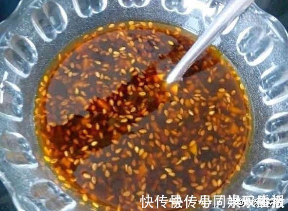 猪皮别只会做皮冻，学会这种做法，比猪蹄更补胶原蛋白