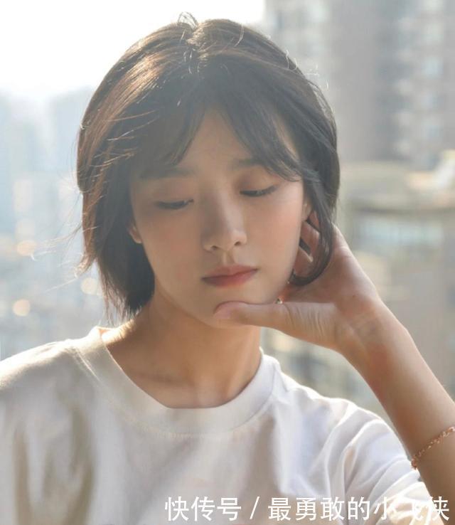 羊毛卷 秋冬都在“剪短发”,超A女神范更有气质,基本都逃不出这4款发型