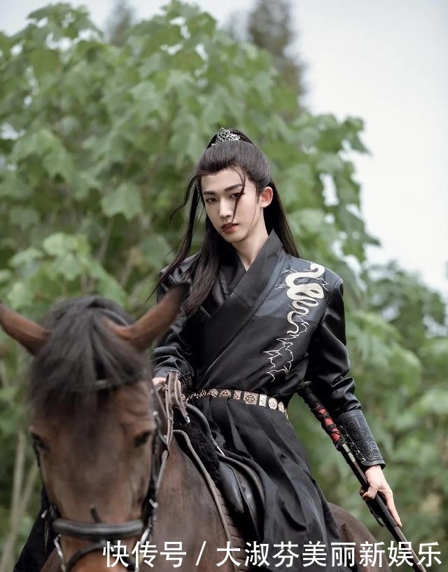 《天官赐福》不再是烫手山芋,网友呼吁他演谢怜,看照片后沦陷了