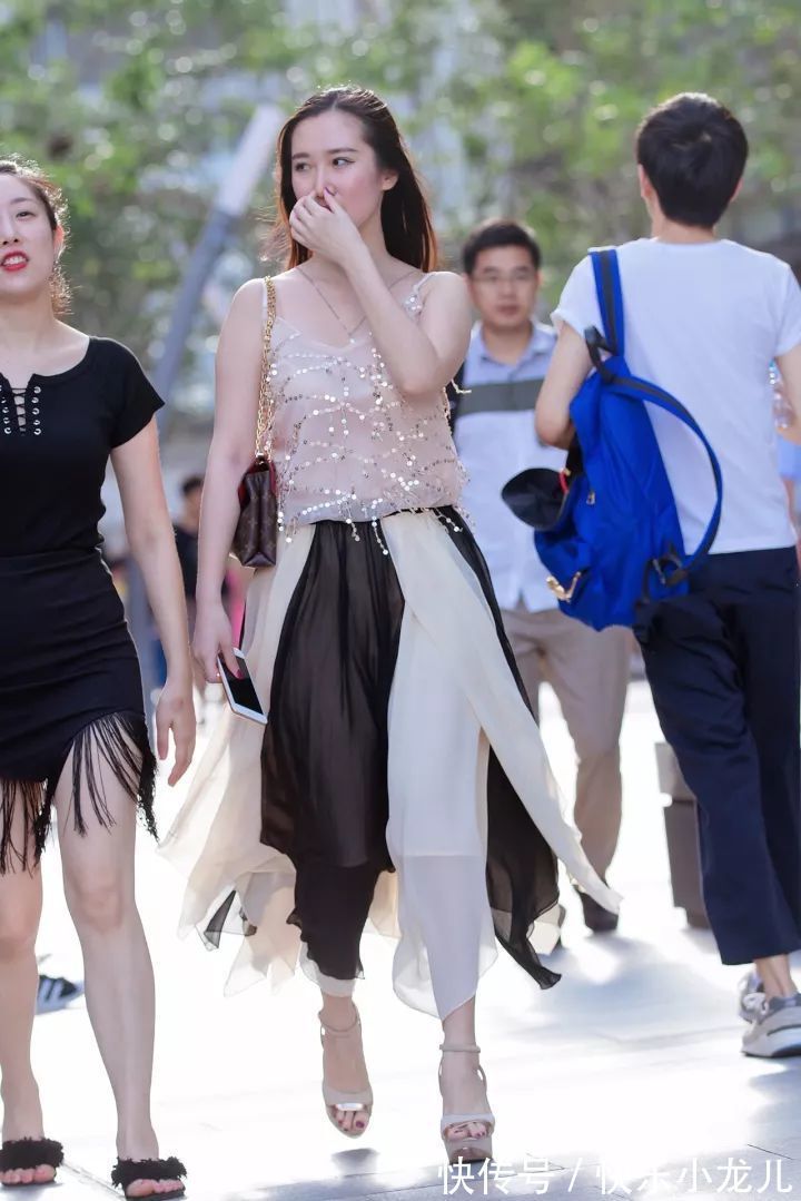 高跟鞋 女生穿出漂亮的美，这种美充满了个性的主张，洋溢出年轻的活力