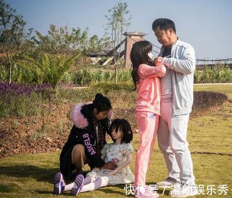 衣服|大叔把仿真娃娃当女儿,花10万买衣服宠着,这是父爱还是变态?