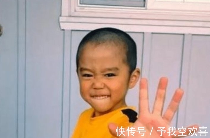 李小龙|他是最强壮的日本男孩，3岁模仿李小龙走红，10年过去练成怎么样