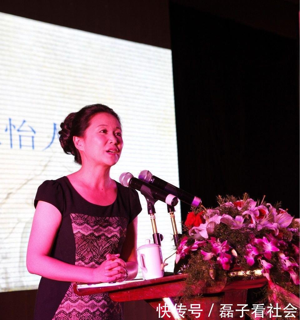 曾和孟非、乐嘉同台把关,家庭幸福还有一女儿,知名情感导师黄菡