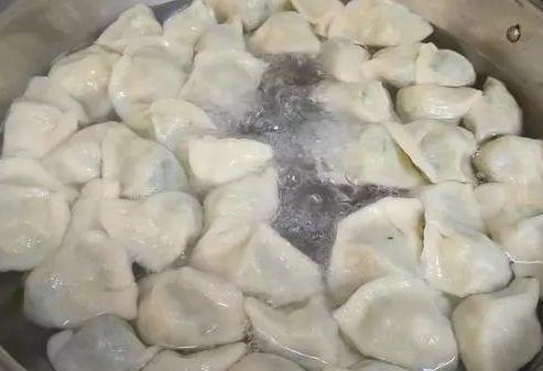韭菜|包韭菜馅饺子，这“3样”不要放！不然饺子腥味重出水多还不嫩