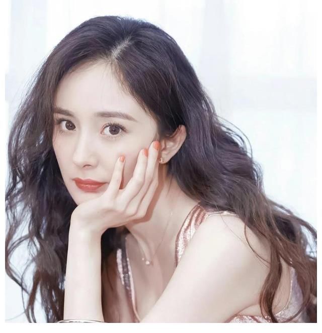 越來越多的演員都跑去上綜藝了這是件好事嗎？為何都跑去上綜藝了