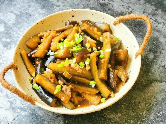 水淀粉|茄子这样做香浓入味，汤汁用来拌饭真解馋