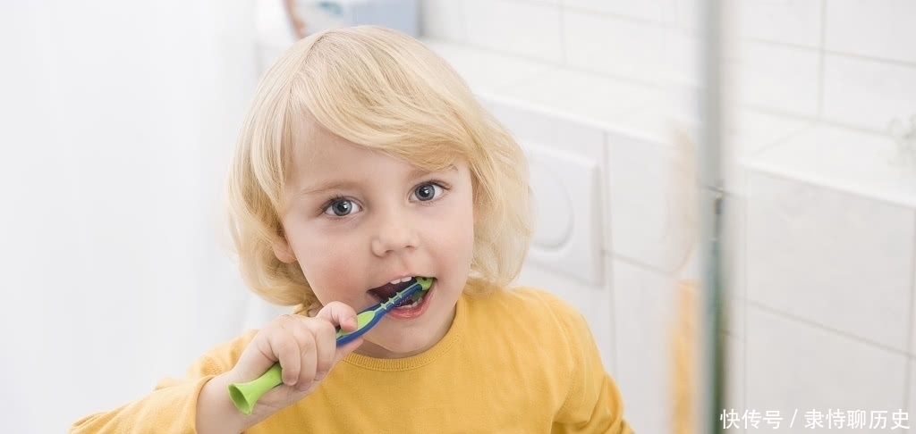 家长|三岁孩子不肯刷牙,家长巧妙应对,四种方法令孩子爱上刷牙