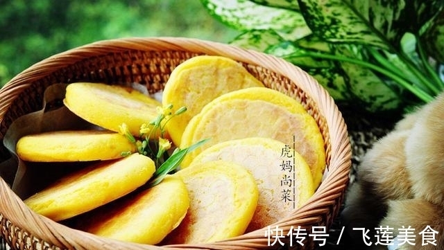 玉米面饼，烫一烫柔软不硬，也不用擀，拍拍即成，多吃粗粮身体好