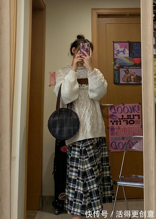 视觉效果 毛衣怎么穿才好看今年流行这3种搭配，温暖并时髦你整个秋冬！