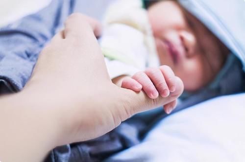 睡眠质量|宝宝身上有3个“智慧按钮”，家长平时多抚摸，孩子长大更聪明