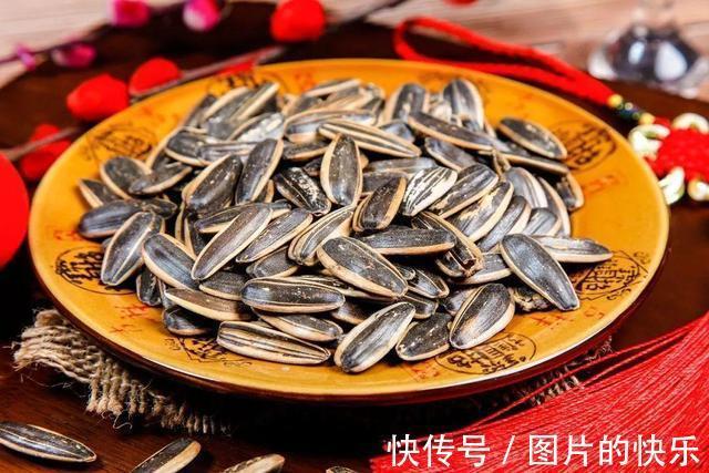 身体健康|瓜子吃多了会堵血管?医生提醒:若想养血管,2件事要做好