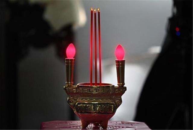 烧香|烧香为何要烧3根,而不是烧4根,其中有什么讲究