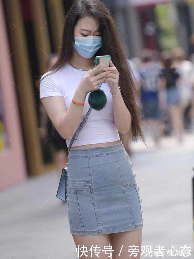 包臀裙|白紧身上衣配牛仔“包臀裙”气质十足，穿高跟鞋百搭迷人