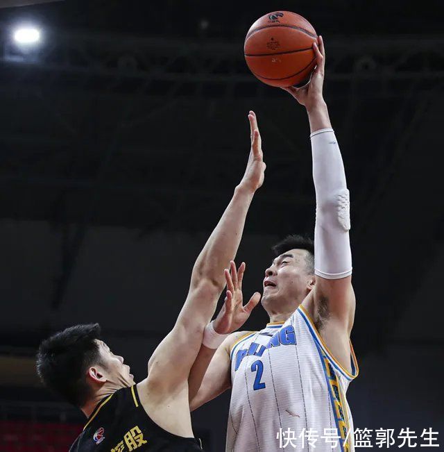 男篮|21分19板！胡金秋就是“稳”，打过奥运会的人就是不一样了