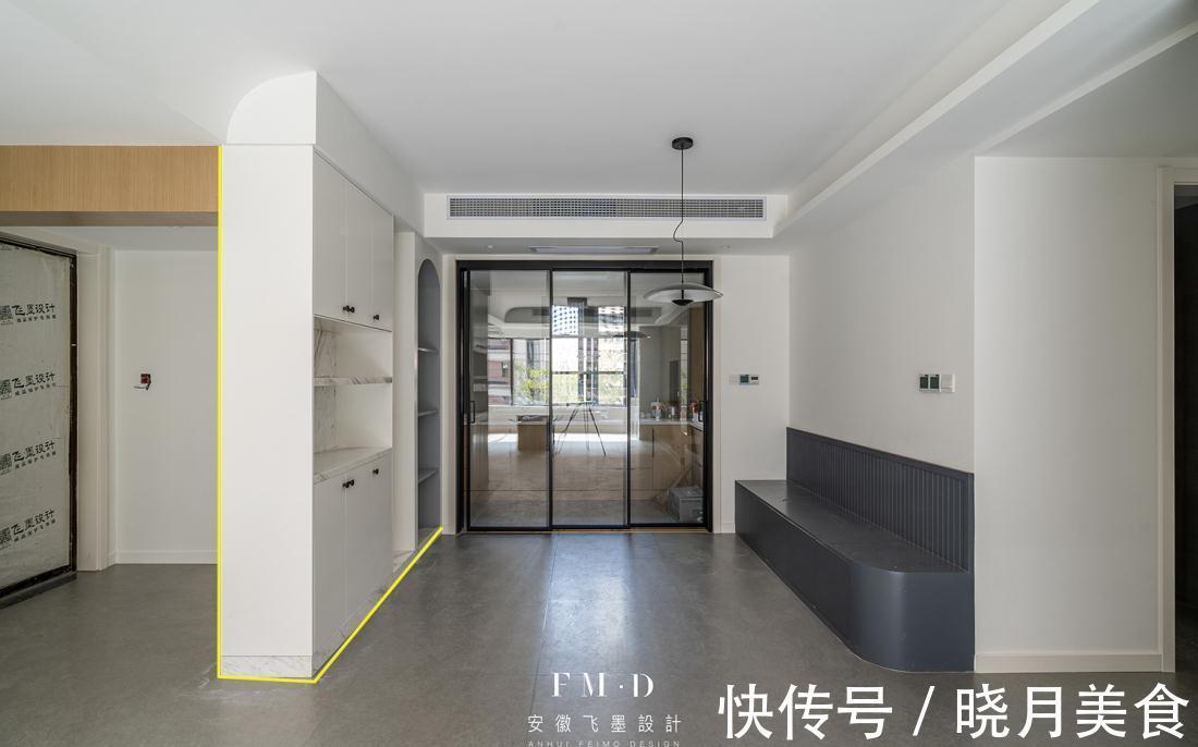 实用|开门见厅,对门装三段式餐边柜,也是玄关隔断,升级设计3倍实用