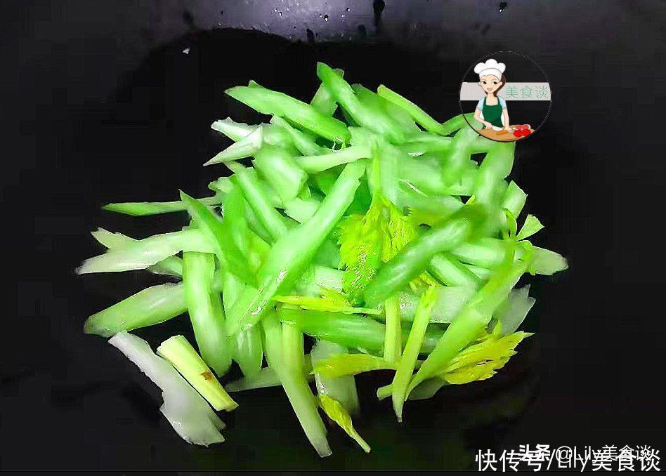 秋天，记得多吃这“一白一绿”，不放肉炒也很香，秋天吃它特养人