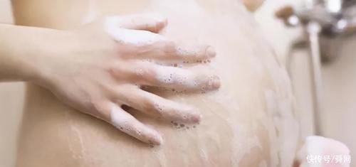 胎儿|孕妈洗澡时应该怎么做才能保证自己和胎儿的健康?孕妈洗澡有讲究!