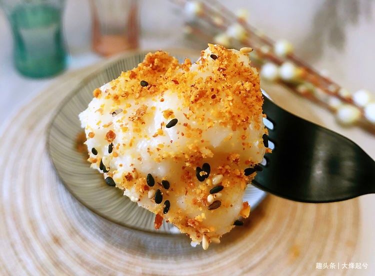 花生糯米糍，我家隔三差五吃一次，做法简单，老少皆宜