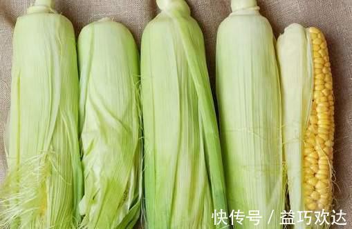 小苏打|煮玉米，只放清水是错的，多放2样东西，玉米香甜软糯，更好吃